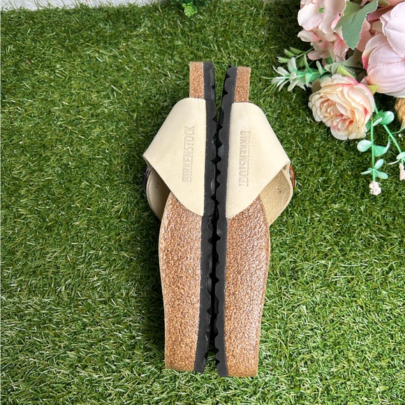 BIRKENSTOCK
Madrid Big Buckle
Nubuck Leather - Ecru
$150 NEW /no box - Picture 11 of 17